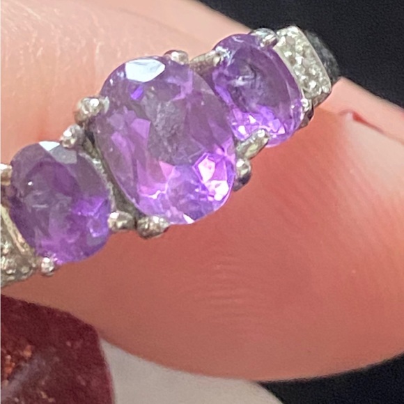 Genuine Amethyst 3 stone ring - Picture 6 of 6